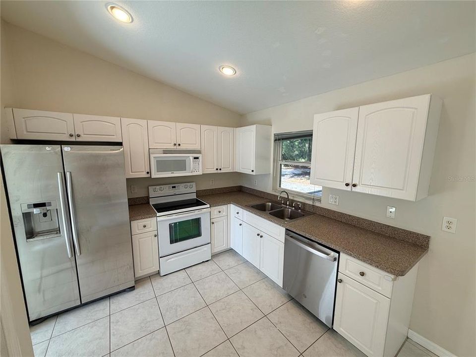 В аренду: $1,795 (3 спален, 2 ванн, 1217 Квадратных фут)