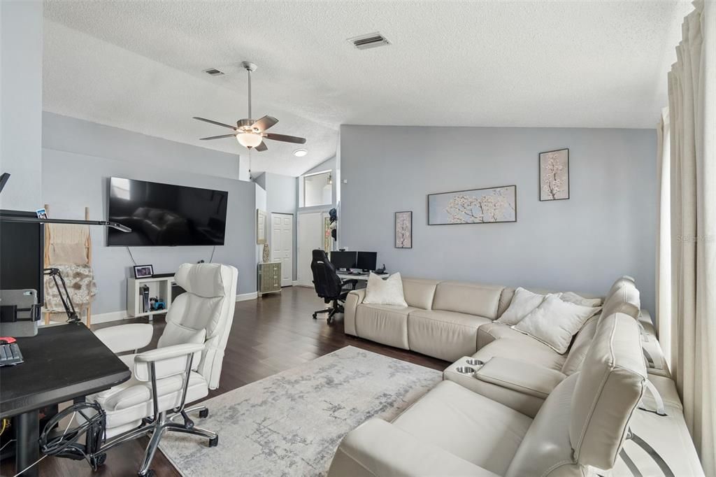 For Rent: $1,800 (2 beds, 2 baths, 1461 Square Feet)