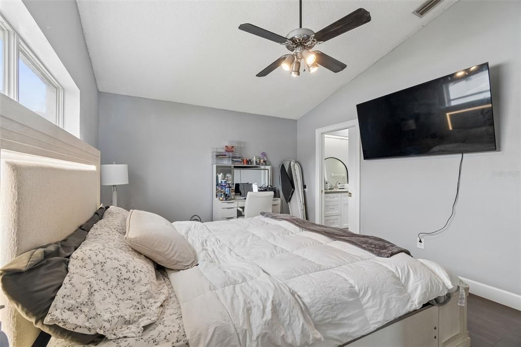 For Rent: $1,800 (2 beds, 2 baths, 1461 Square Feet)