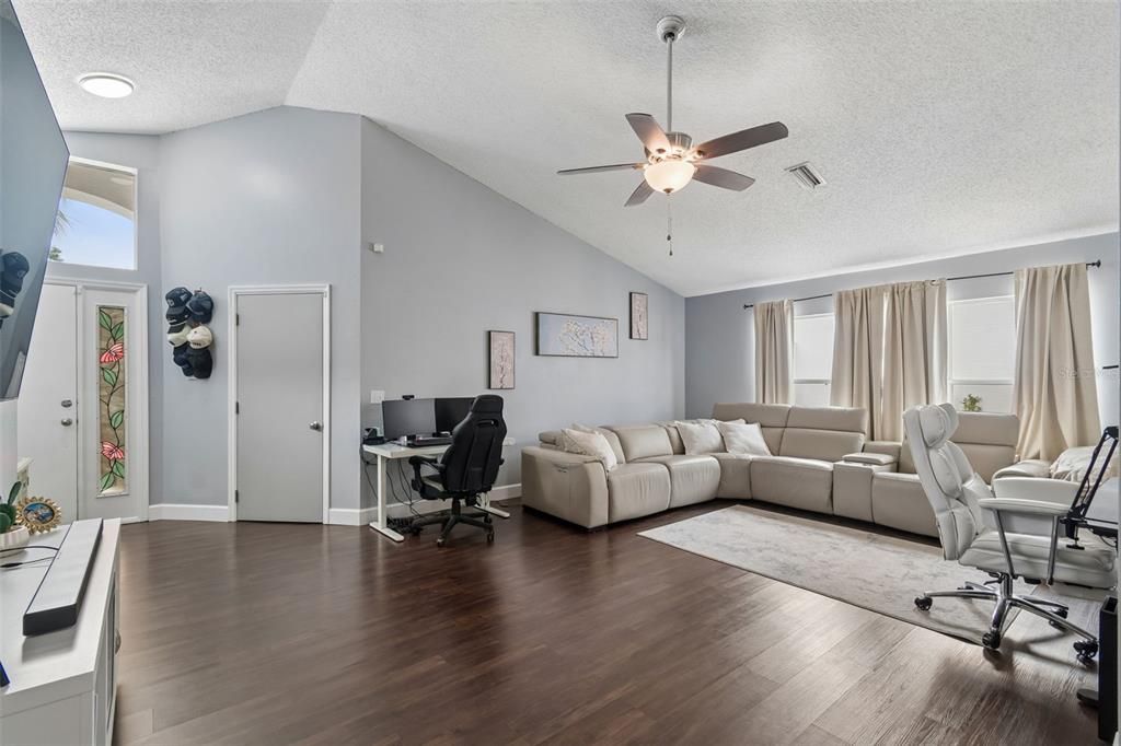 For Rent: $1,800 (2 beds, 2 baths, 1461 Square Feet)