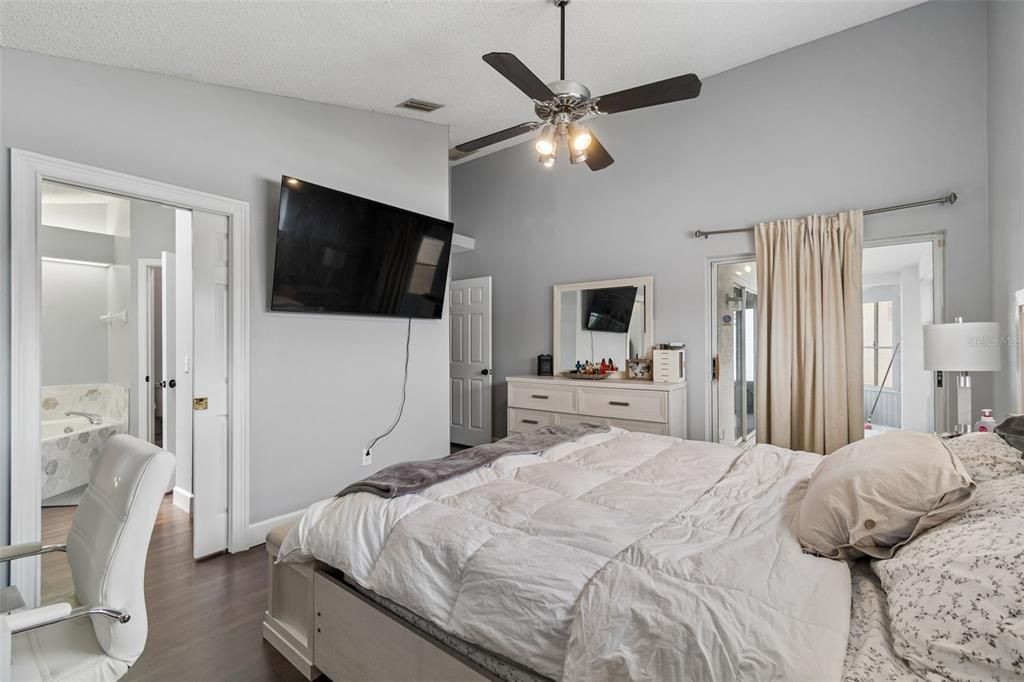 For Rent: $1,800 (2 beds, 2 baths, 1461 Square Feet)