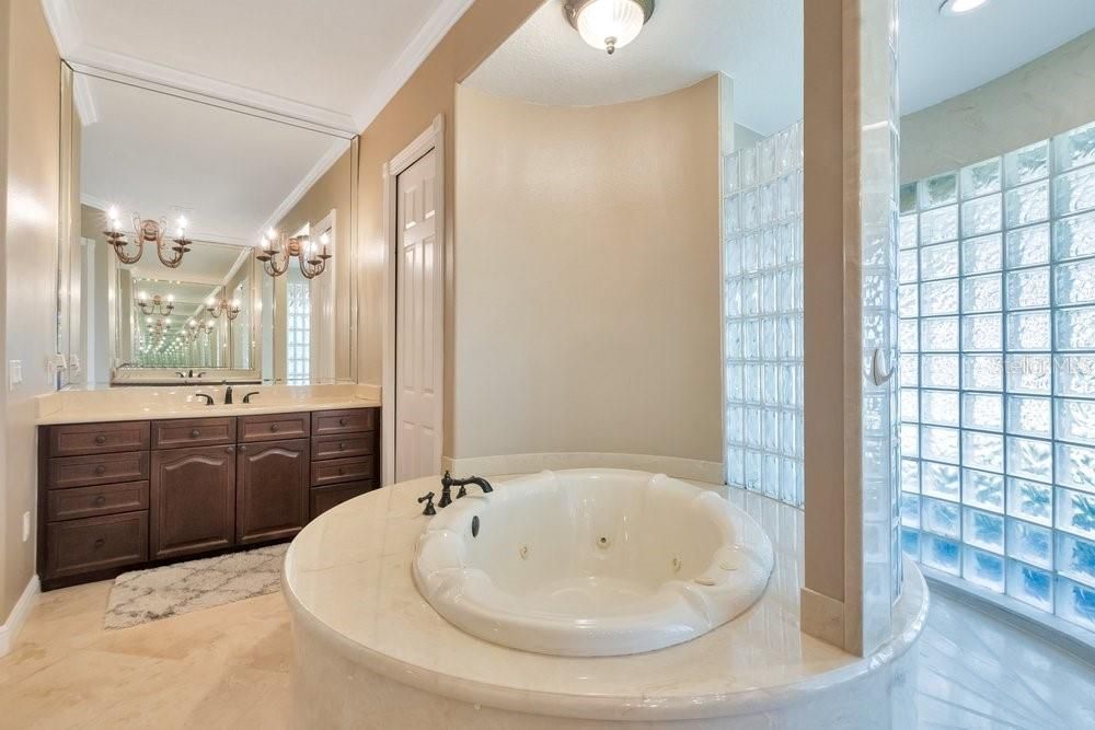 For Sale: $949,500 (4 beds, 4 baths, 3403 Square Feet)