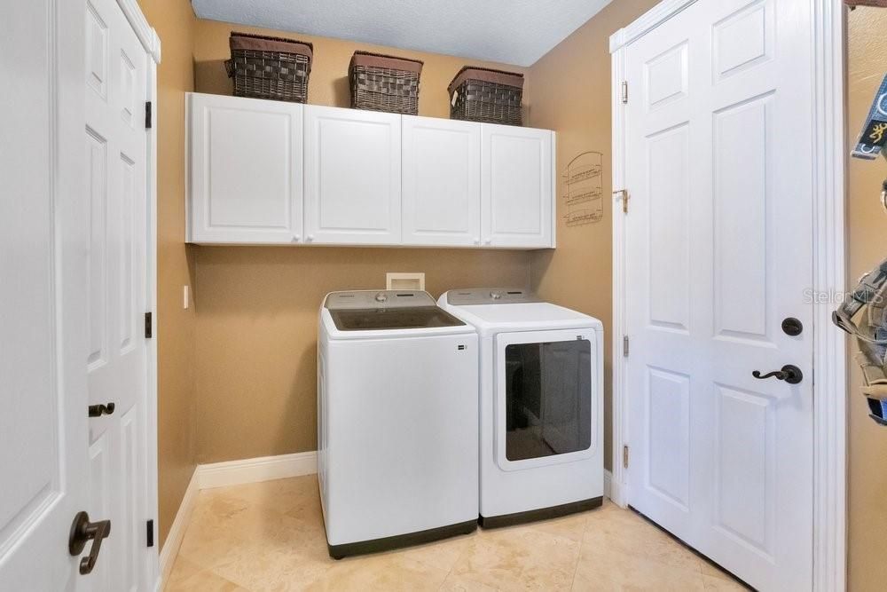 For Sale: $949,500 (4 beds, 4 baths, 3403 Square Feet)