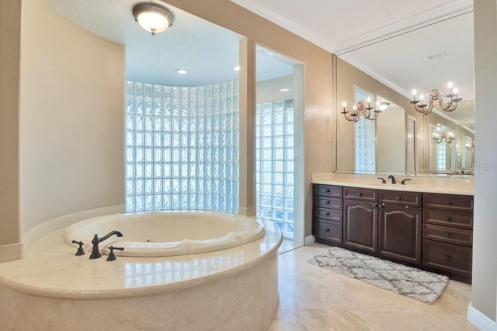For Sale: $949,500 (4 beds, 4 baths, 3403 Square Feet)