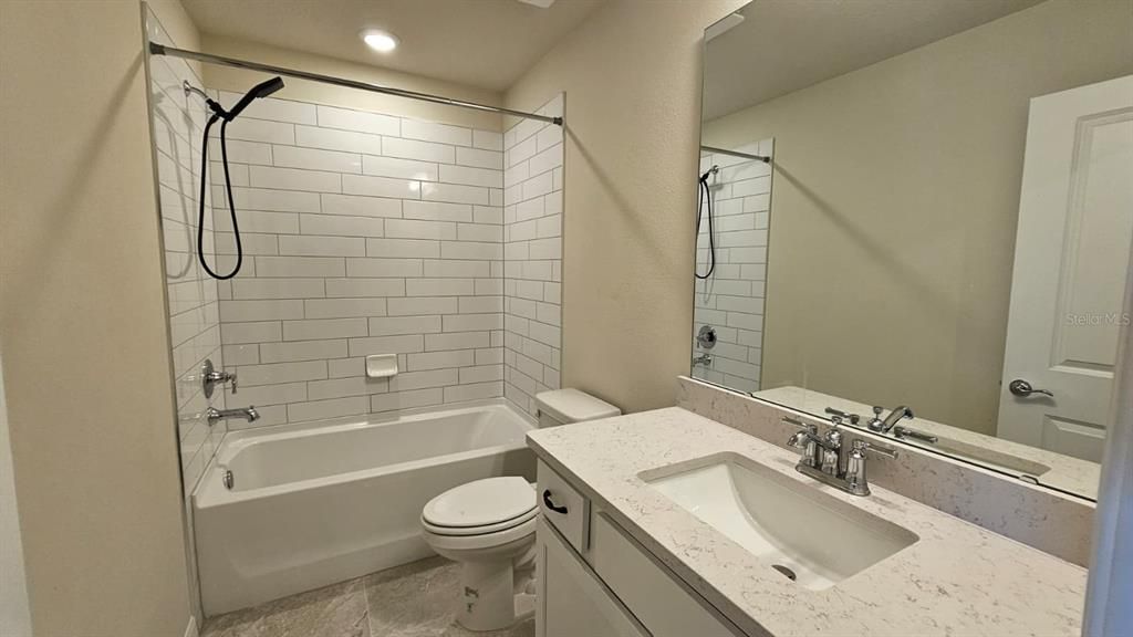 En Renta: $2,650 (4 camas, 3 baños, 1858 Pies cuadrados)