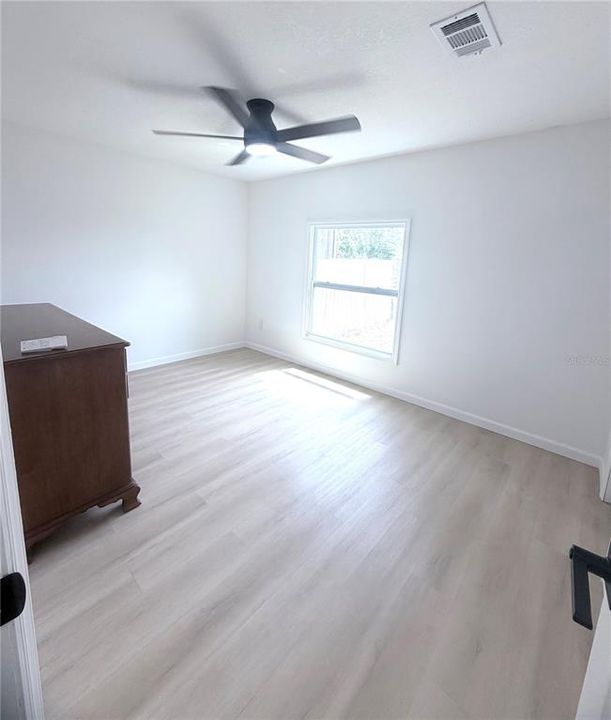 For Sale: $199,999 (3 beds, 2 baths, 1404 Square Feet)