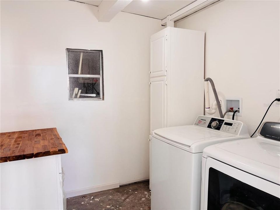 For Sale: $199,999 (3 beds, 2 baths, 1404 Square Feet)