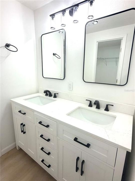 For Sale: $199,999 (3 beds, 2 baths, 1404 Square Feet)
