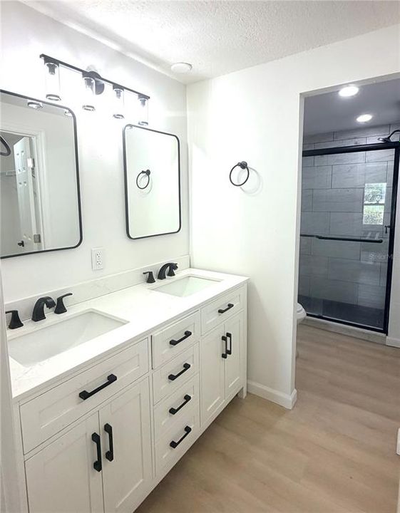 For Sale: $199,999 (3 beds, 2 baths, 1404 Square Feet)