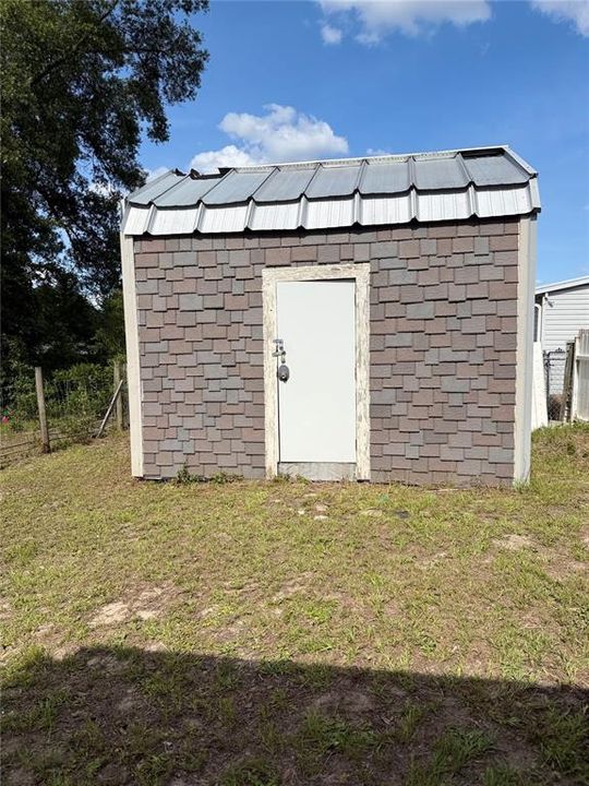 For Sale: $199,999 (3 beds, 2 baths, 1404 Square Feet)