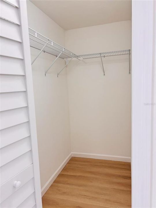 For Sale: $199,999 (3 beds, 2 baths, 1404 Square Feet)