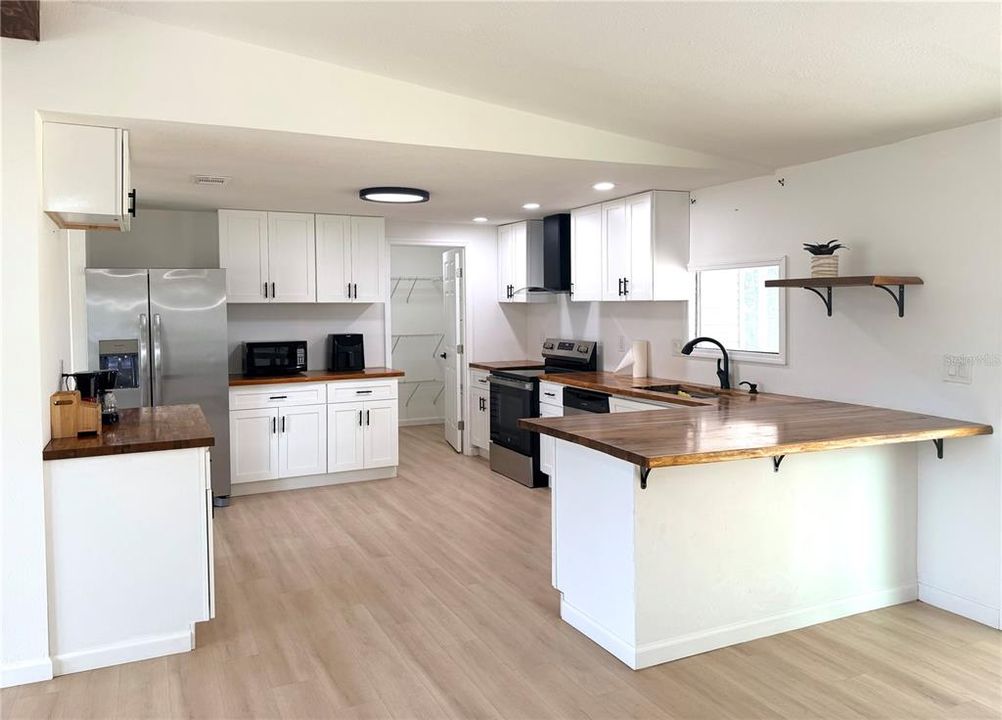 For Sale: $199,999 (3 beds, 2 baths, 1404 Square Feet)
