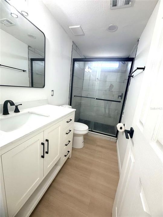 For Sale: $199,999 (3 beds, 2 baths, 1404 Square Feet)