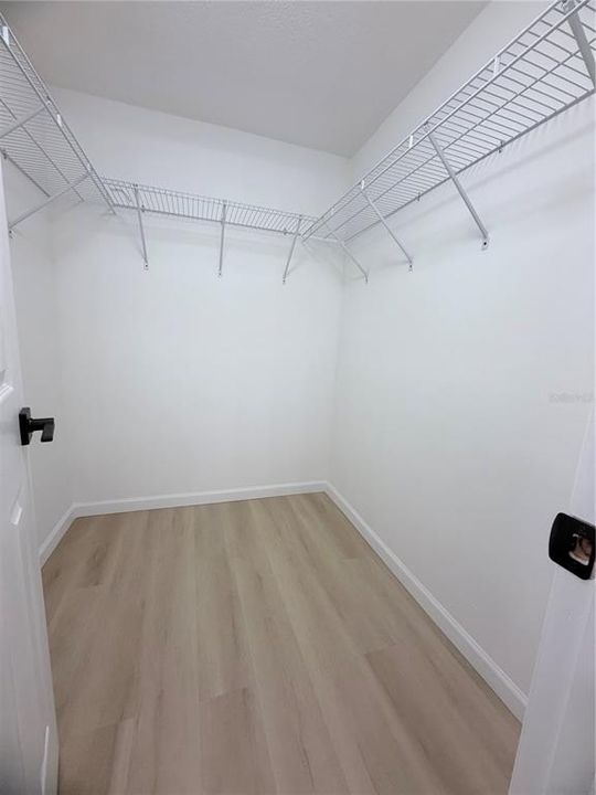 For Sale: $199,999 (3 beds, 2 baths, 1404 Square Feet)