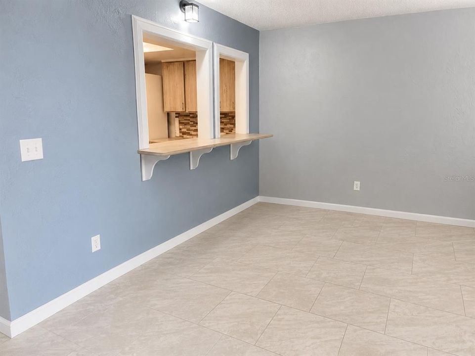 For Rent: $1,350 (2 beds, 1 baths, 945 Square Feet)