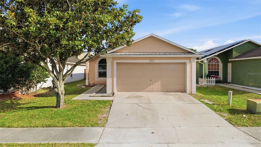 Active With Contract: $375,000 (3 beds, 2 baths, 1345 Square Feet)