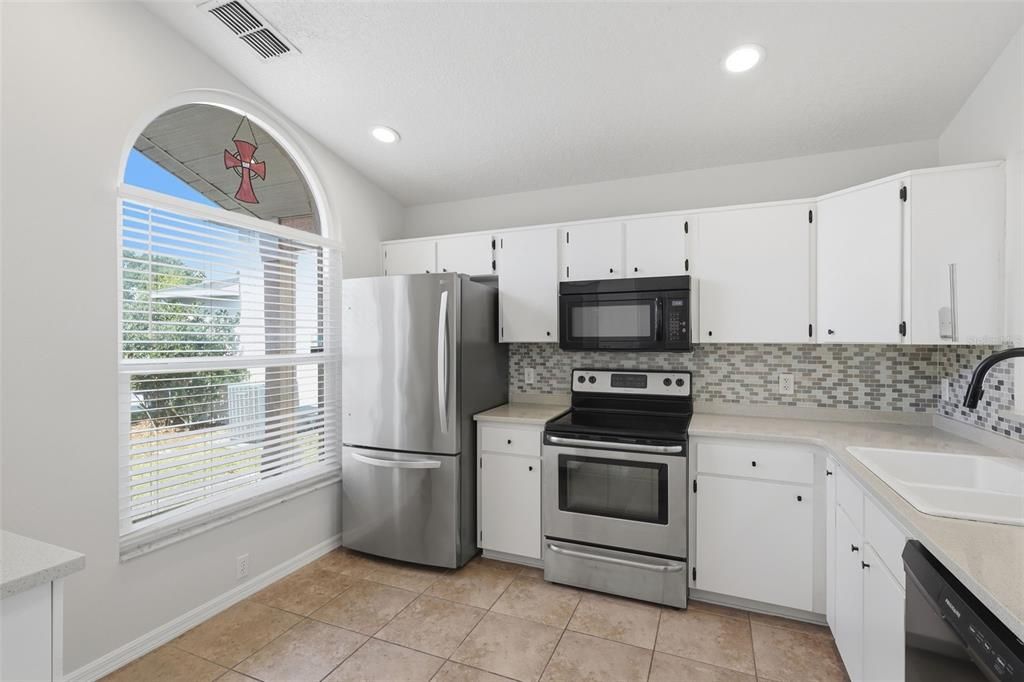 Active With Contract: $375,000 (3 beds, 2 baths, 1345 Square Feet)
