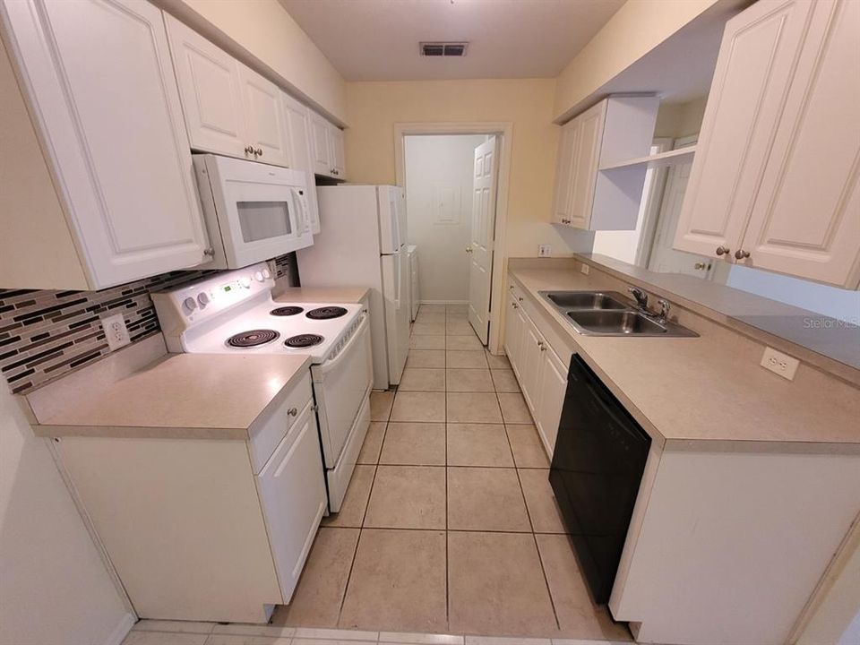 For Rent: $1,525 (2 beds, 2 baths, 987 Square Feet)