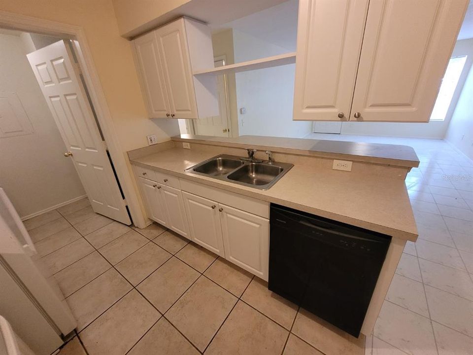 For Rent: $1,525 (2 beds, 2 baths, 987 Square Feet)