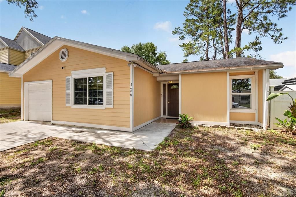 For Sale: $320,000 (3 beds, 2 baths, 1225 Square Feet)