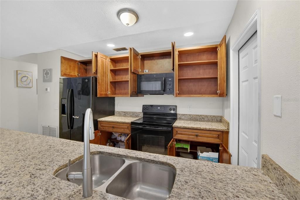 For Sale: $320,000 (3 beds, 2 baths, 1225 Square Feet)