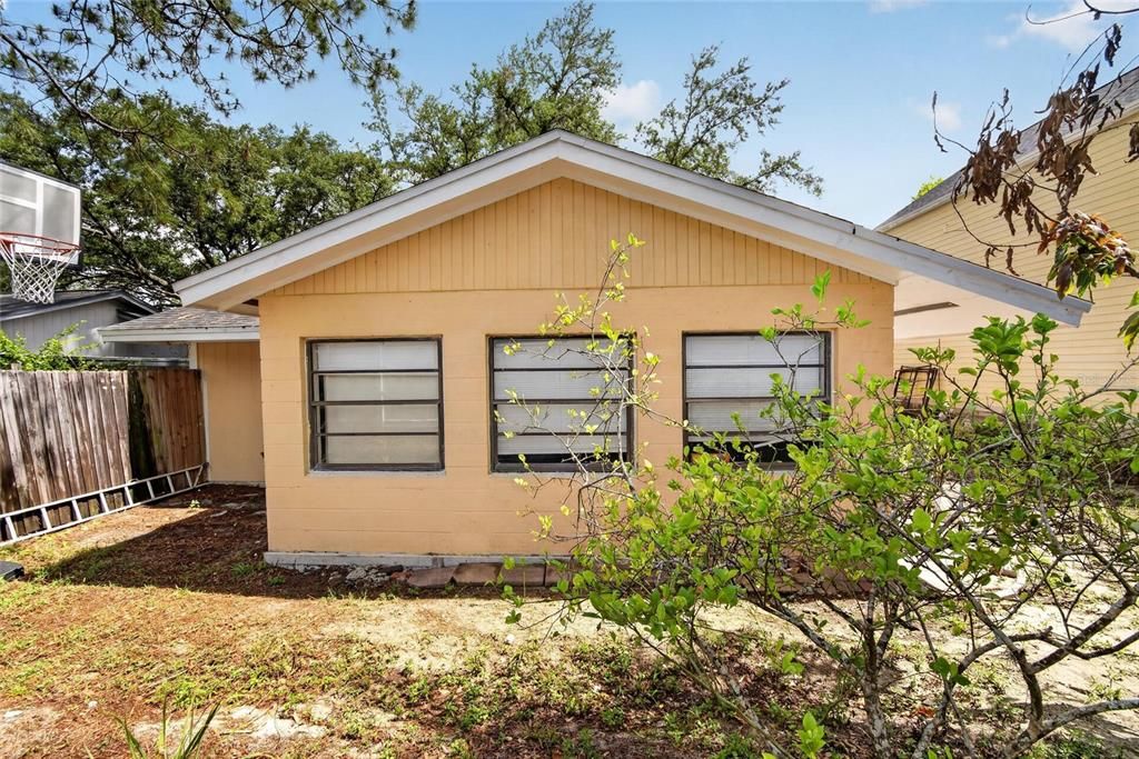 For Sale: $320,000 (3 beds, 2 baths, 1225 Square Feet)