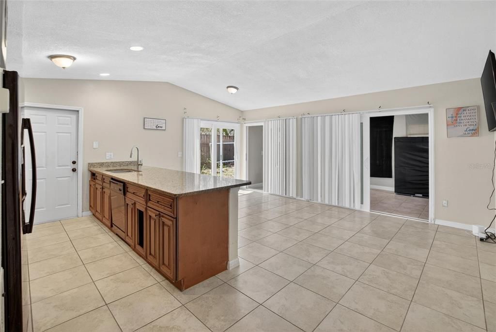 For Sale: $320,000 (3 beds, 2 baths, 1225 Square Feet)
