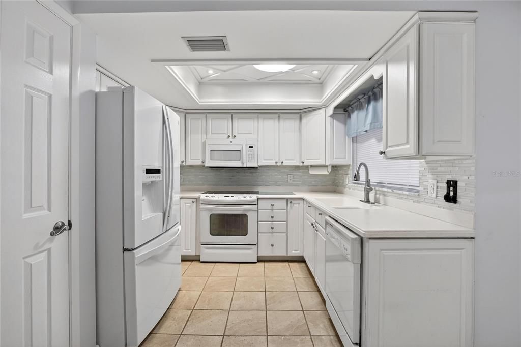 На продажу: $335,000 (3 спален, 2 ванн, 1712 Квадратных фут)