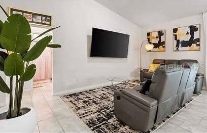 En Venta: $345,000 (4 camas, 2 baños, 1640 Pies cuadrados)