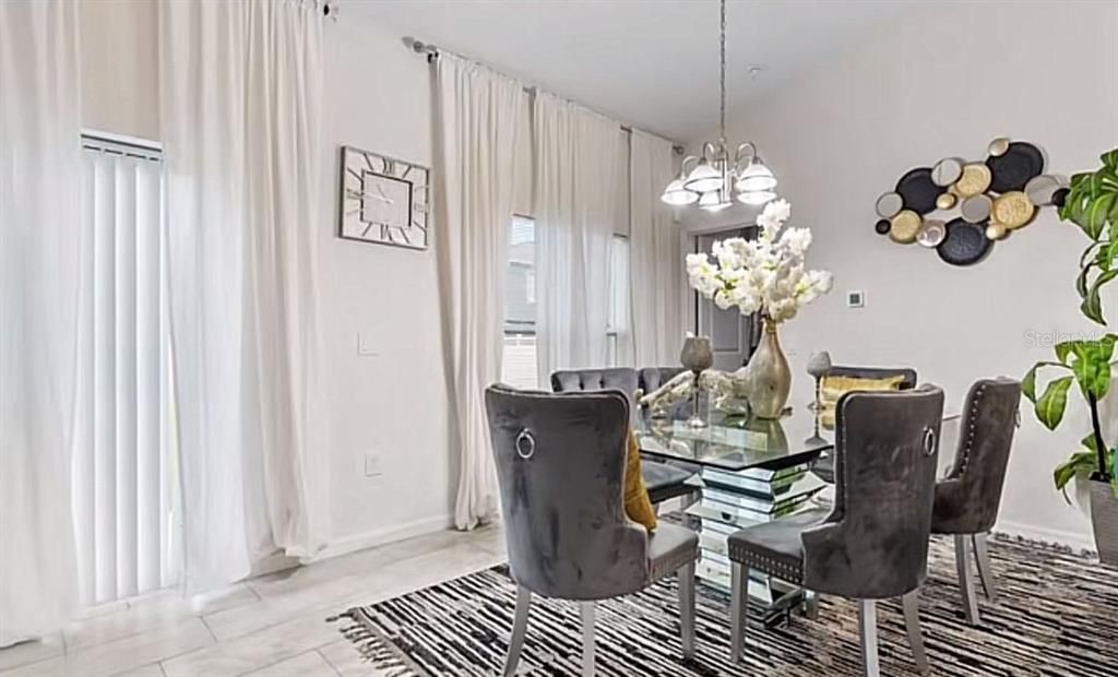 En Venta: $345,000 (4 camas, 2 baños, 1640 Pies cuadrados)