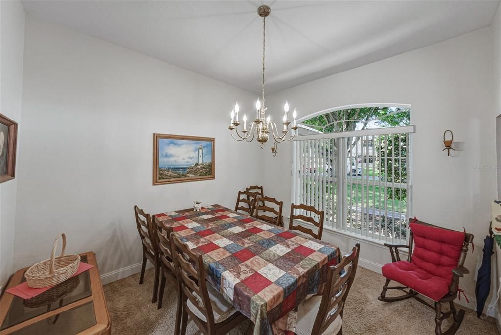 На продажу: $399,900 (4 спален, 2 ванн, 2186 Квадратных фут)