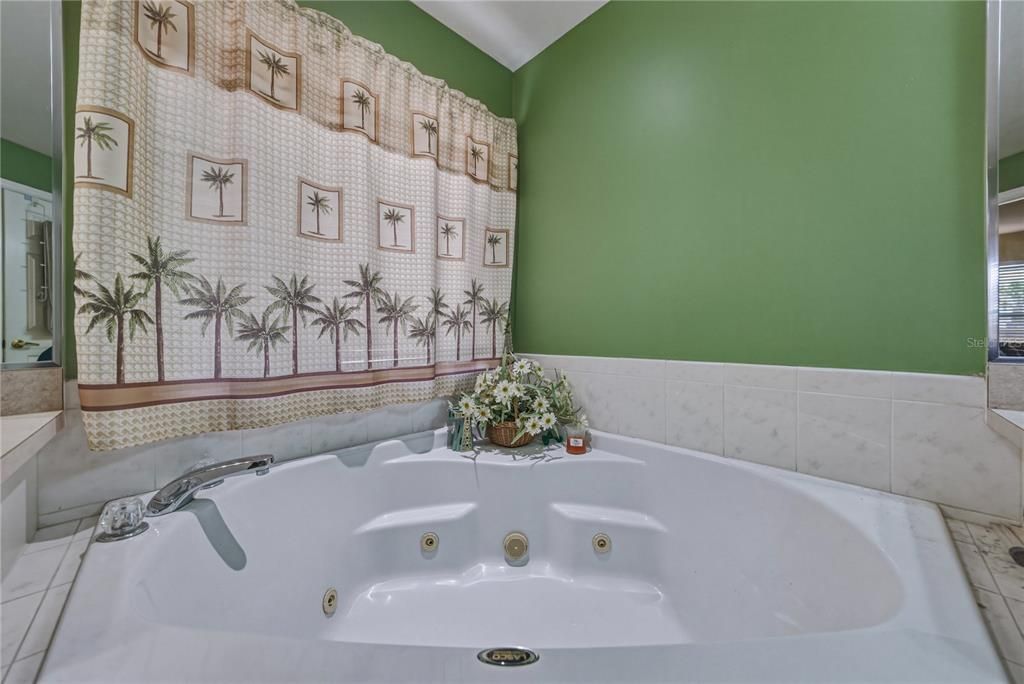 На продажу: $399,900 (4 спален, 2 ванн, 2186 Квадратных фут)