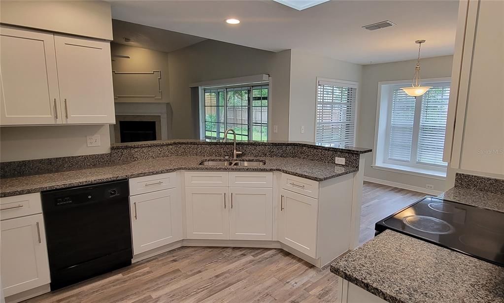 For Rent: $2,725 (4 beds, 2 baths, 2102 Square Feet)