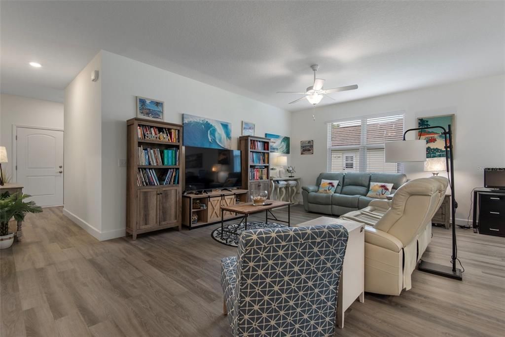 For Sale: $329,000 (3 beds, 2 baths, 1715 Square Feet)