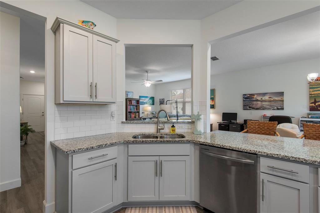 For Sale: $329,000 (3 beds, 2 baths, 1715 Square Feet)