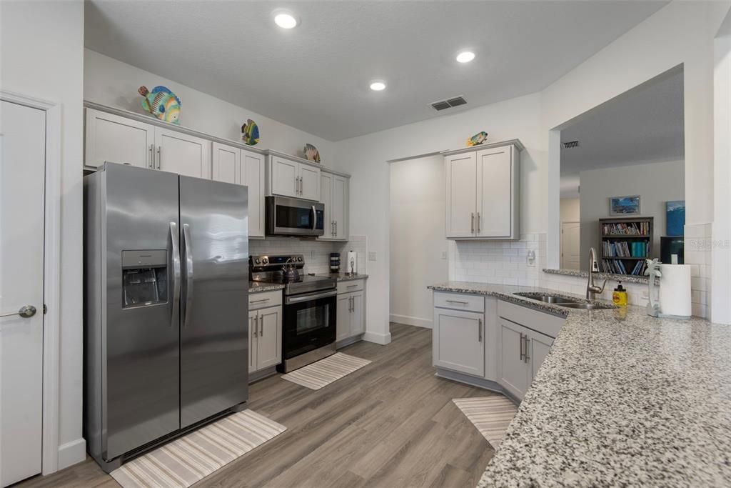 For Sale: $329,000 (3 beds, 2 baths, 1715 Square Feet)