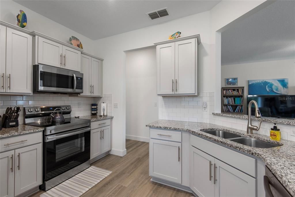 For Sale: $329,000 (3 beds, 2 baths, 1715 Square Feet)