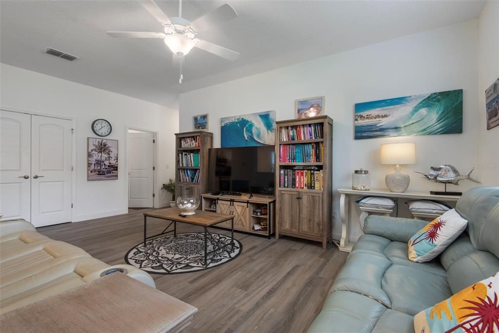 For Sale: $329,000 (3 beds, 2 baths, 1715 Square Feet)