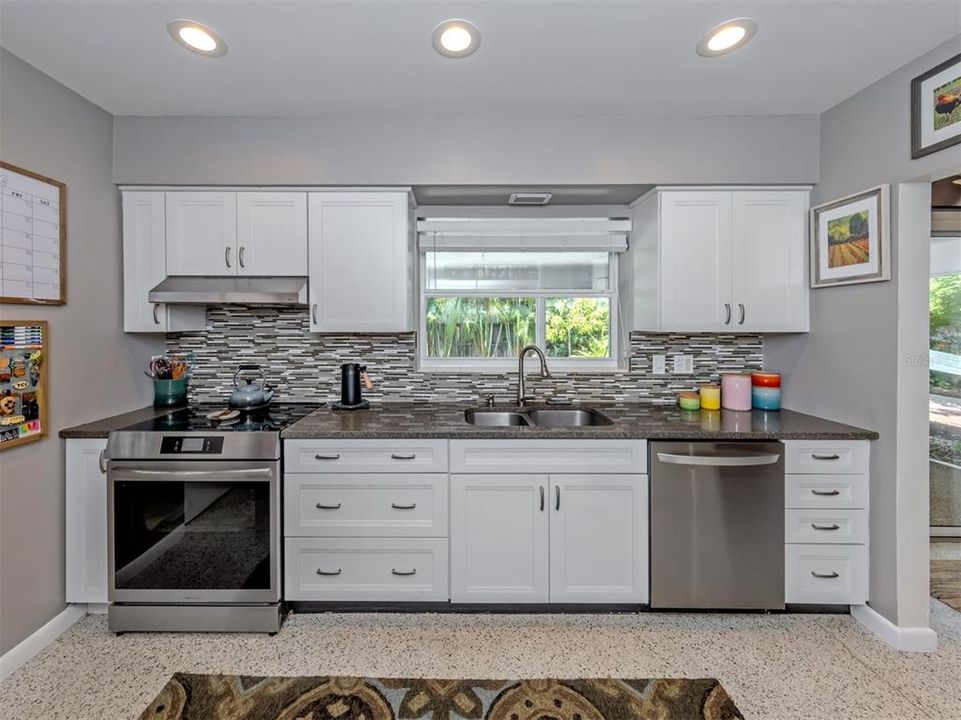 For Sale: $525,000 (2 beds, 2 baths, 1248 Square Feet)