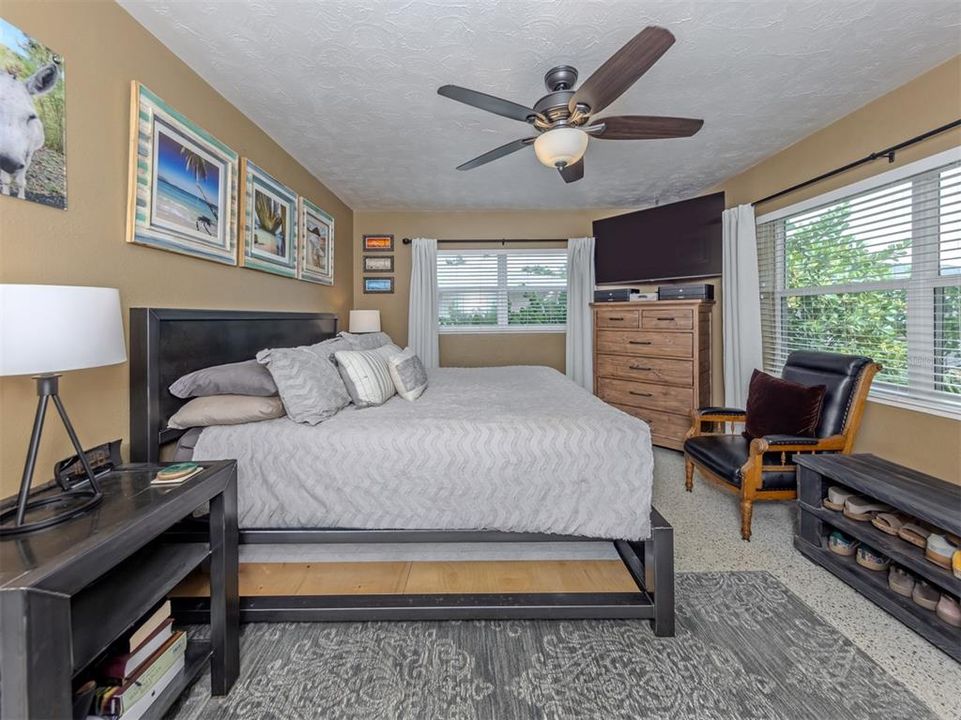 For Sale: $525,000 (2 beds, 2 baths, 1248 Square Feet)