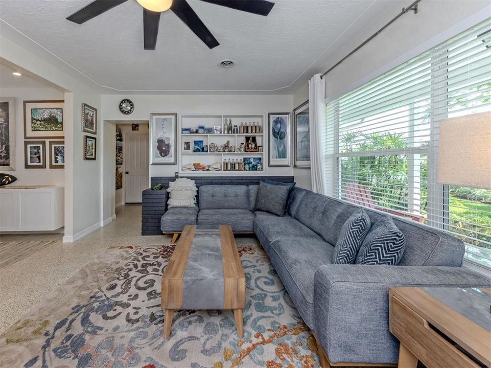 For Sale: $525,000 (2 beds, 2 baths, 1248 Square Feet)