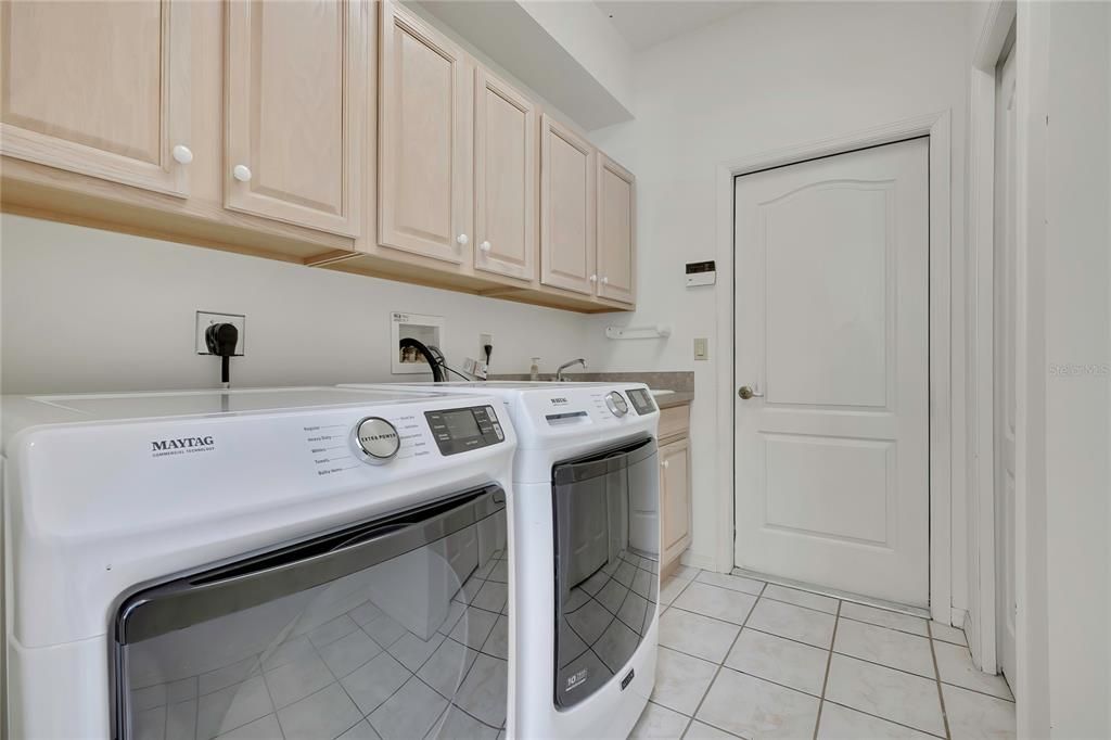For Sale: $495,000 (3 beds, 2 baths, 2783 Square Feet)