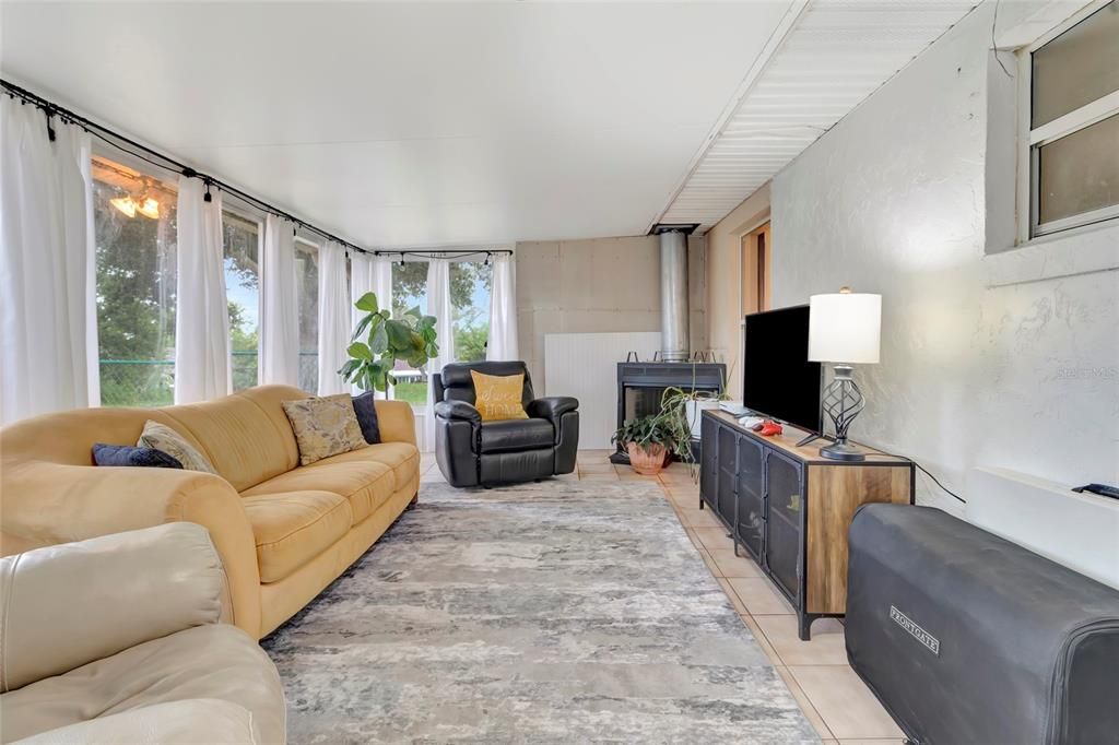 For Sale: $295,000 (3 beds, 2 baths, 1528 Square Feet)