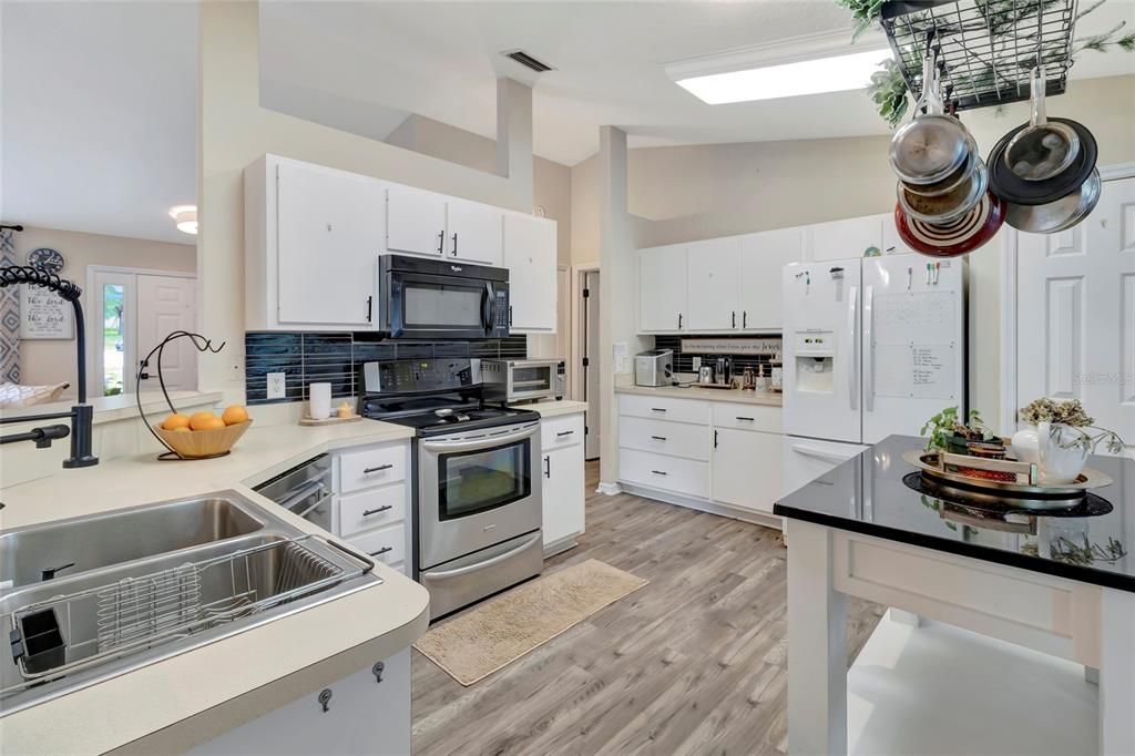 For Sale: $295,000 (3 beds, 2 baths, 1528 Square Feet)