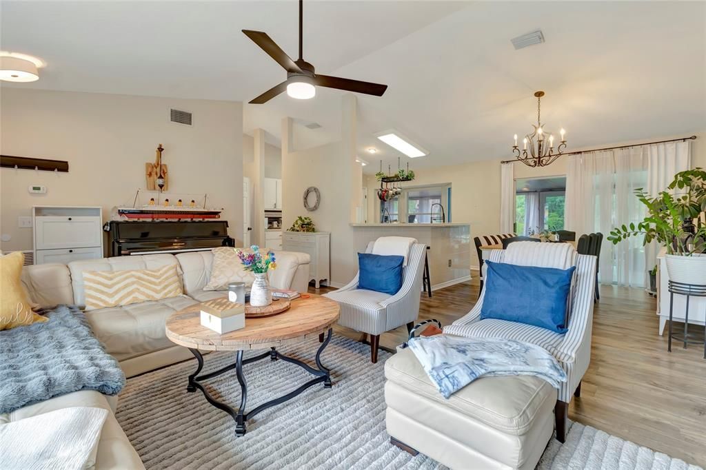 For Sale: $295,000 (3 beds, 2 baths, 1528 Square Feet)