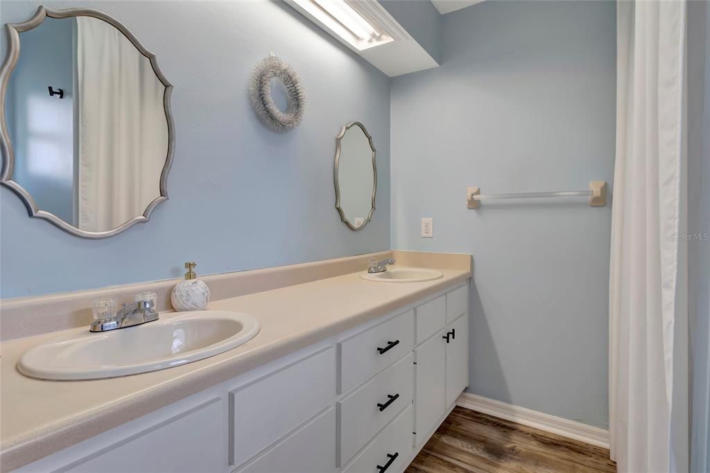 For Sale: $295,000 (3 beds, 2 baths, 1528 Square Feet)