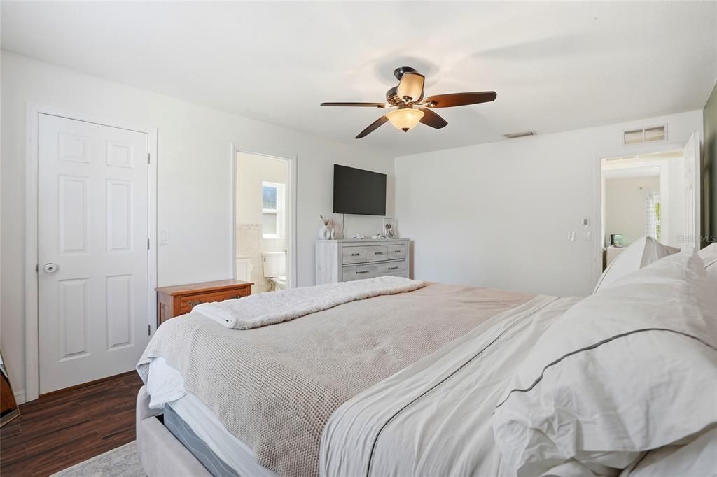 For Sale: $460,000 (3 beds, 2 baths, 1552 Square Feet)