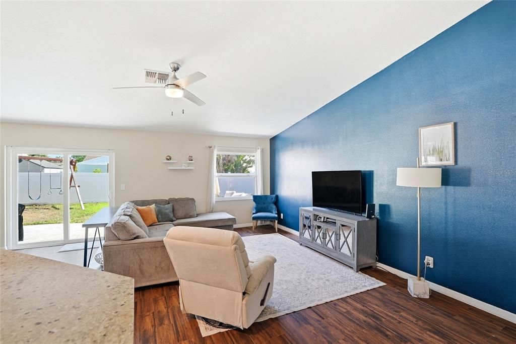 For Sale: $460,000 (3 beds, 2 baths, 1552 Square Feet)