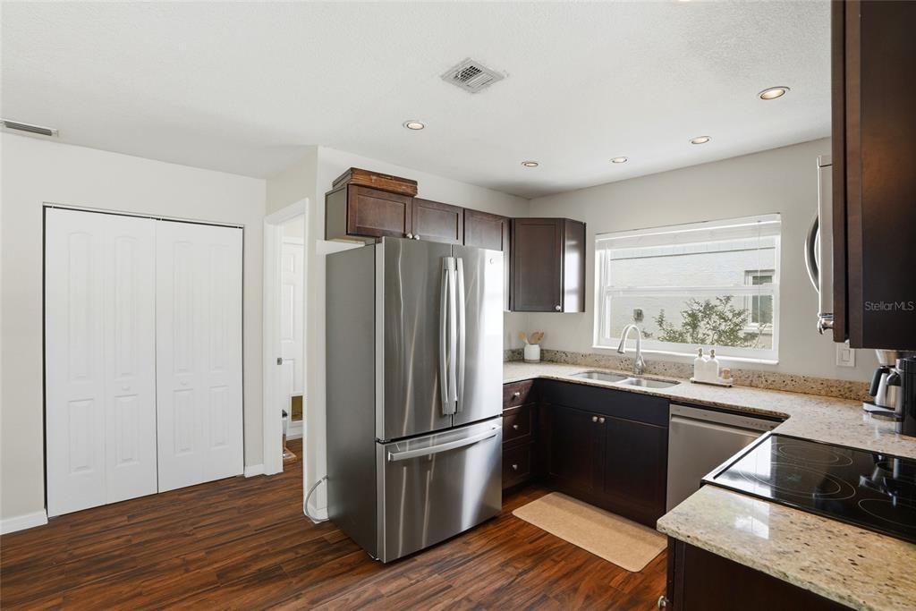 For Sale: $460,000 (3 beds, 2 baths, 1552 Square Feet)