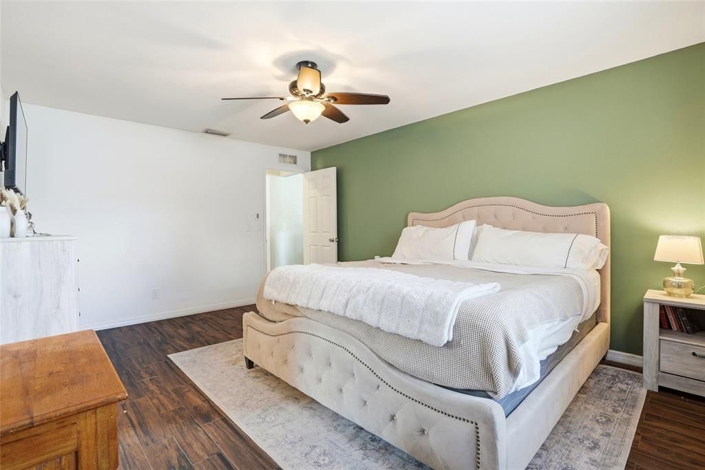 For Sale: $460,000 (3 beds, 2 baths, 1552 Square Feet)
